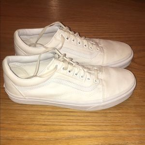 White low top lace vans